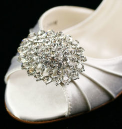 Silver Amosfun Crystal Shoe Buckle Rhinestone Shoe Clips Shoe Accessories Decor for Women Wedding Bride Shower Supplies 2PCS 