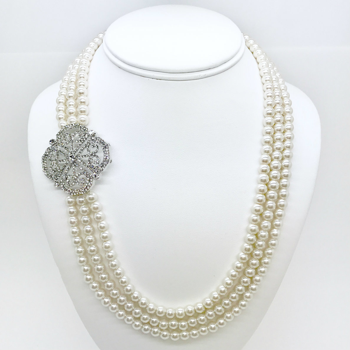 FAMILY JEWELS INTERNATIONAL NECKLACE 8724 Dyeable Shoe Store